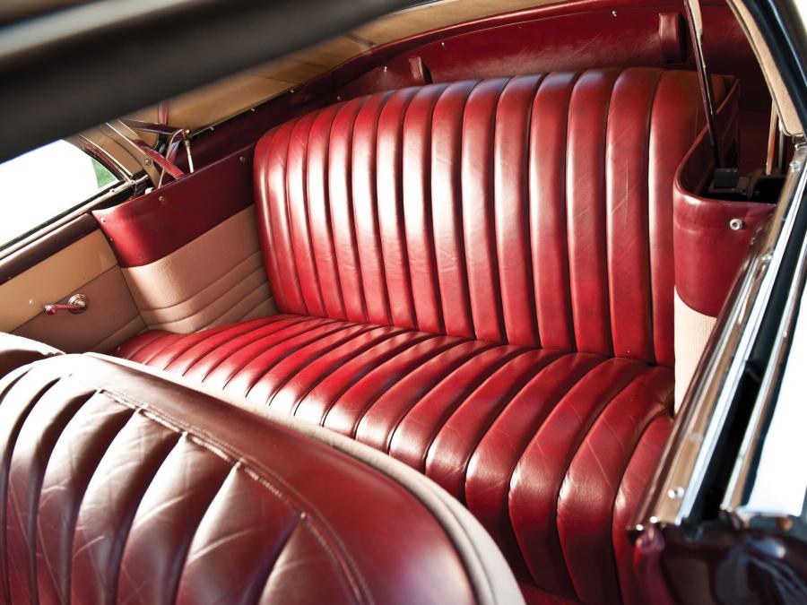  Cadillac Series 62 Convertible 1947 года  (фото 13 из 31)